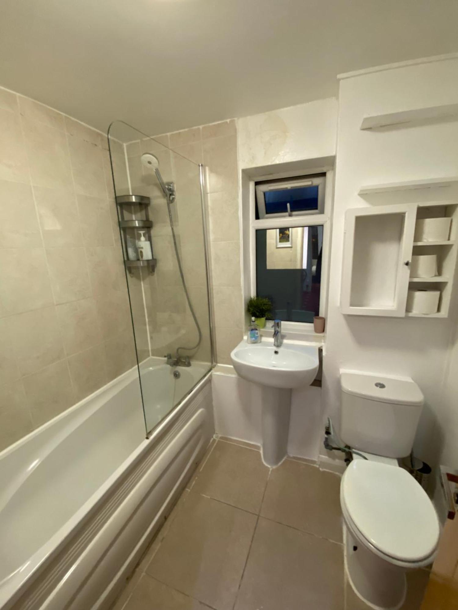Проживание в семье Fabulous Private Bedrooms Near Euston Station, Central London *