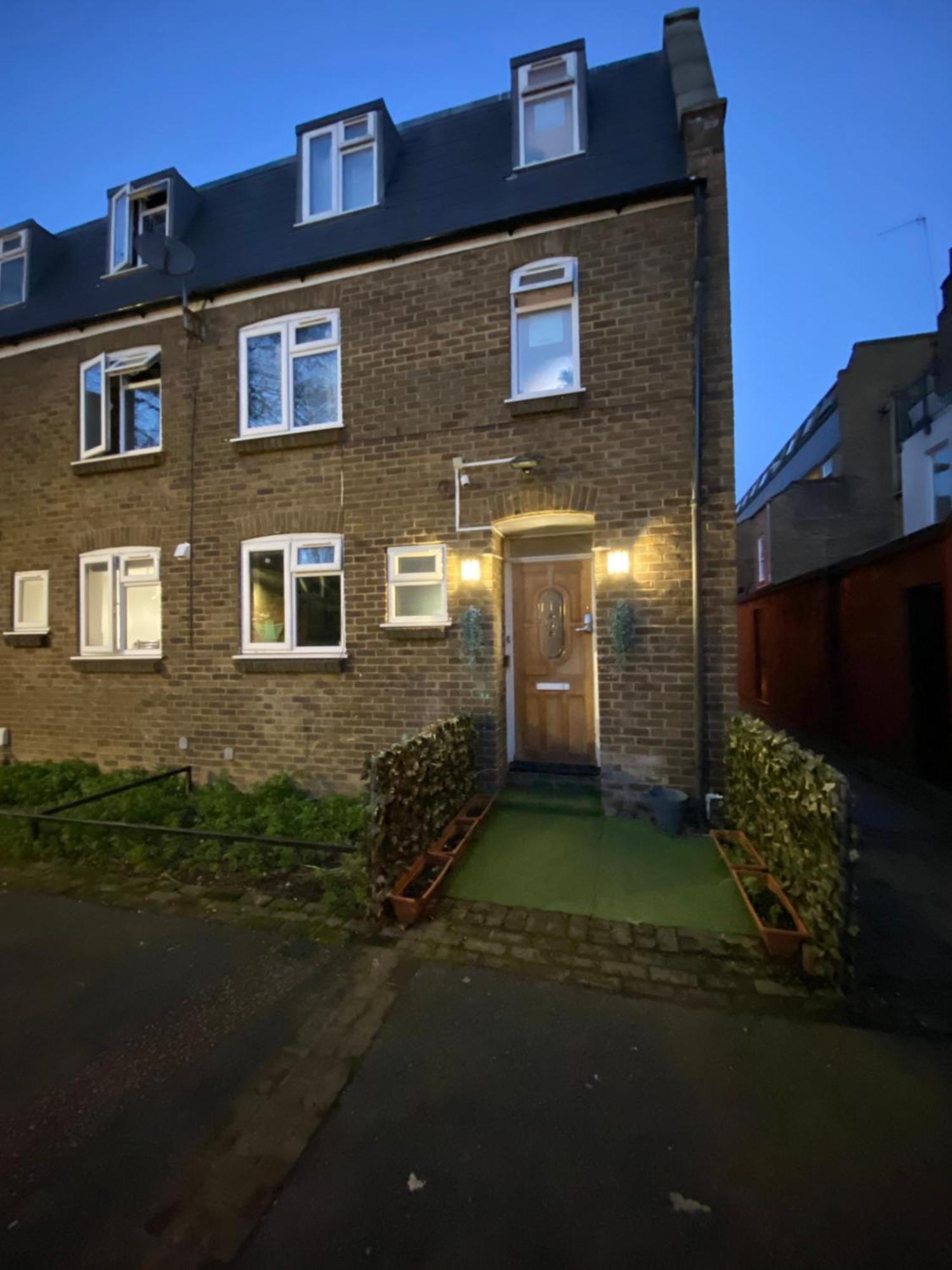Fabulous Private Bedrooms Near Euston Station, Central London Лондон