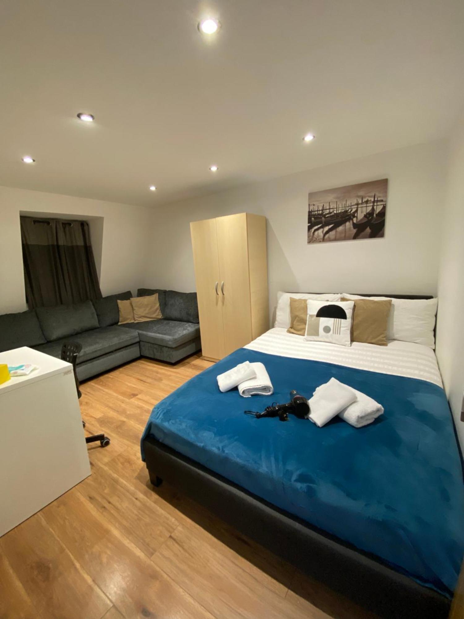 Fabulous Private Bedrooms Near Euston Station, Central London Проживание в семье