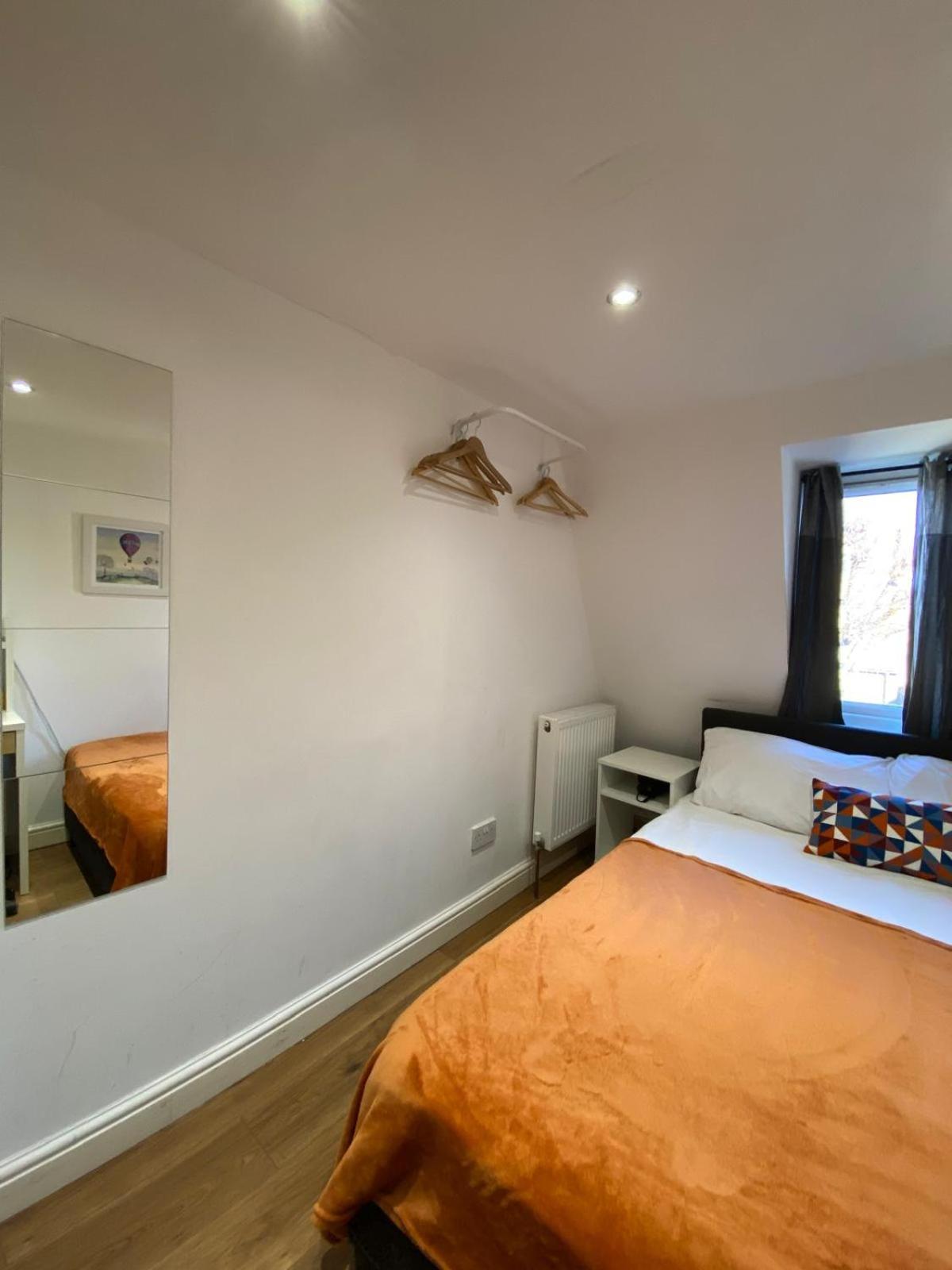 Fabulous Private Bedrooms Near Euston Station, Central London Проживание в семье
