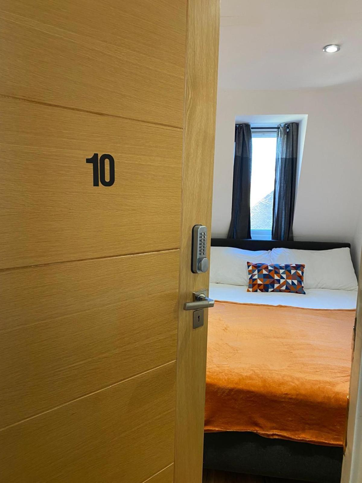 Fabulous Private Bedrooms Near Euston Station, Central London Проживание в семье