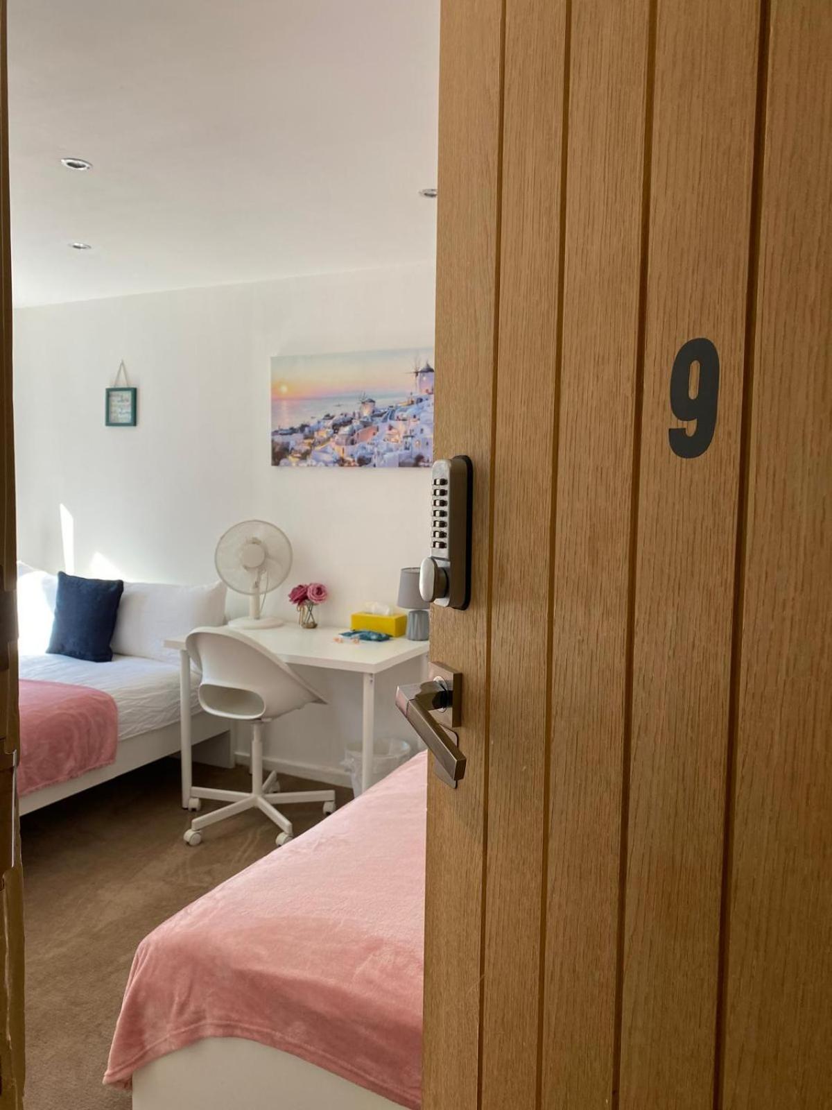 Fabulous Private Bedrooms Near Euston Station, Central London Проживание в семье *