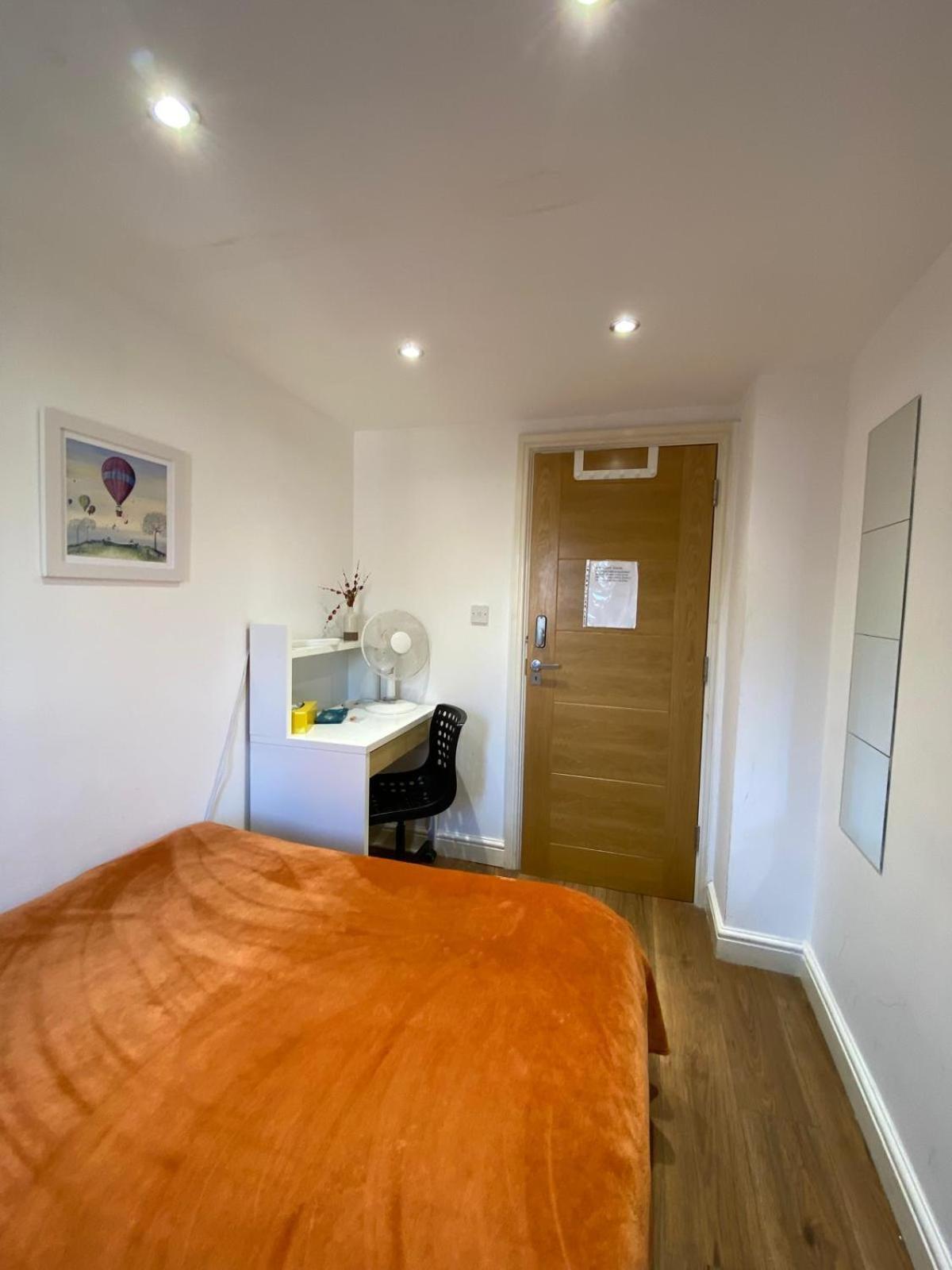 Fabulous Private Bedrooms Near Euston Station, Central London Проживание в семье Лондон