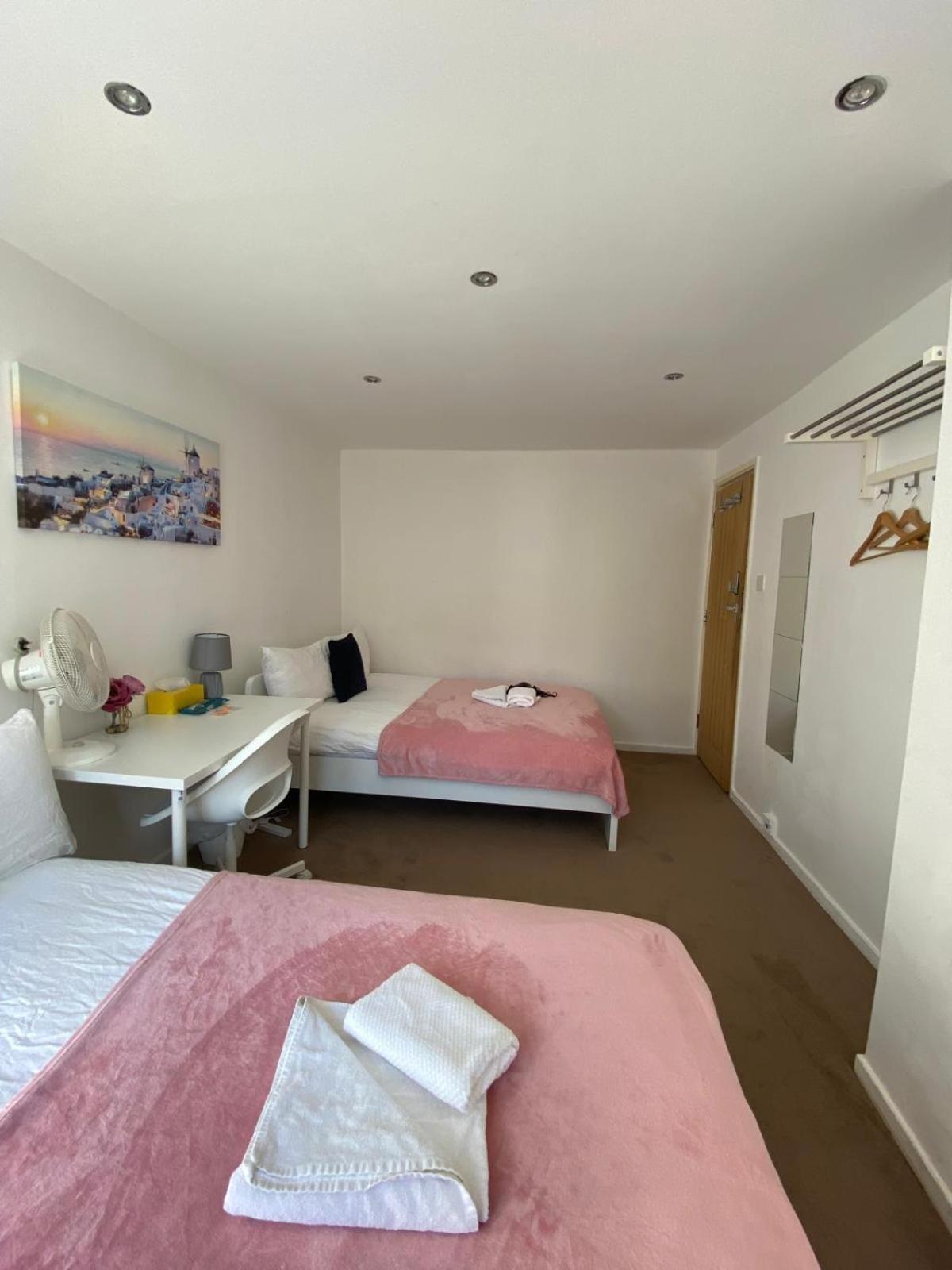 Проживание в семье Fabulous Private Bedrooms Near Euston Station, Central London Лондон