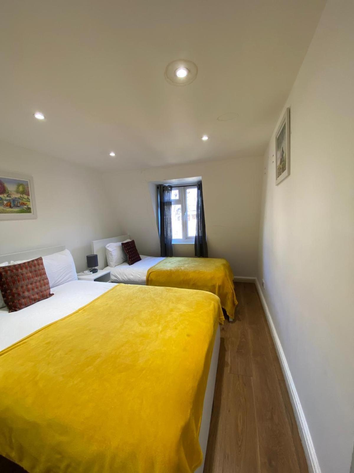 Fabulous Private Bedrooms Near Euston Station, Central London Лондон