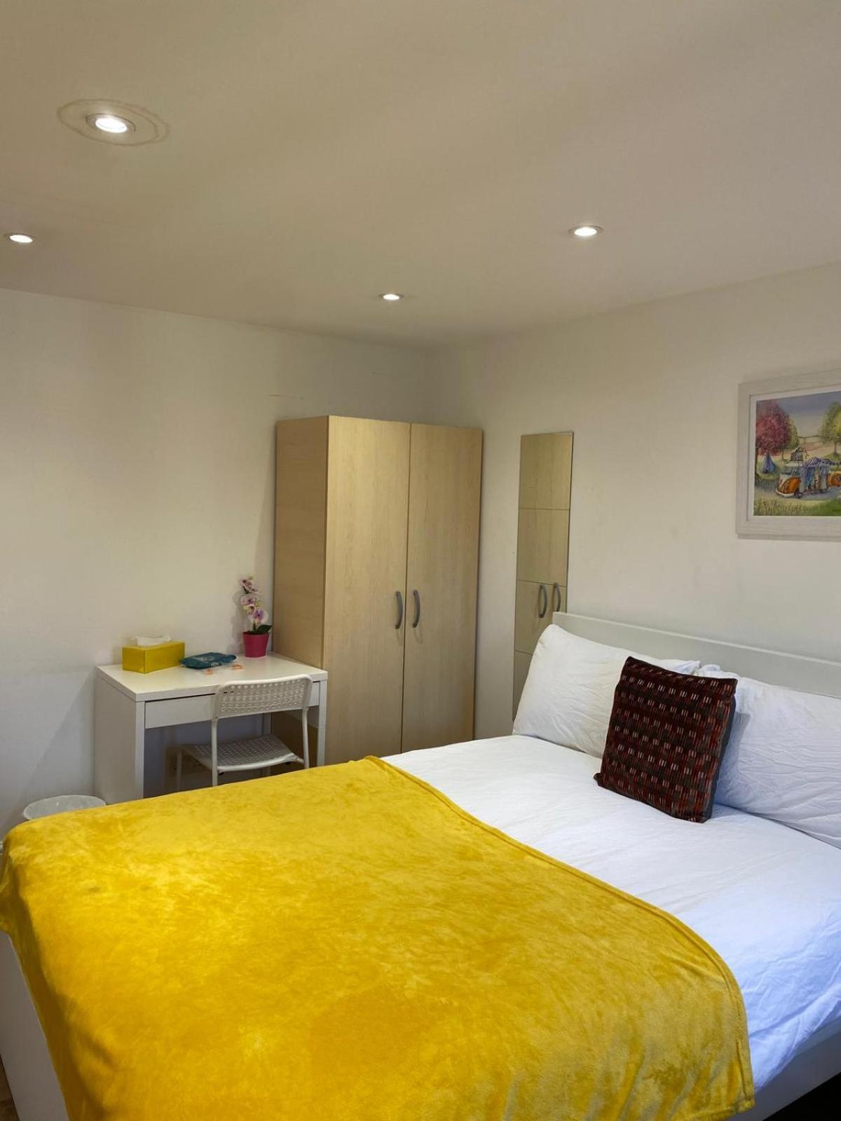 Fabulous Private Bedrooms Near Euston Station, Central London Проживание в семье *